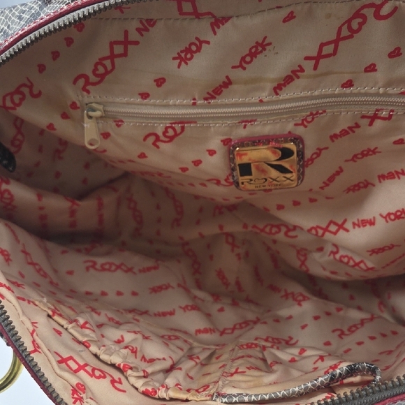 Elegant Snakeskin Patterned Handbag - Picture 9 of 16